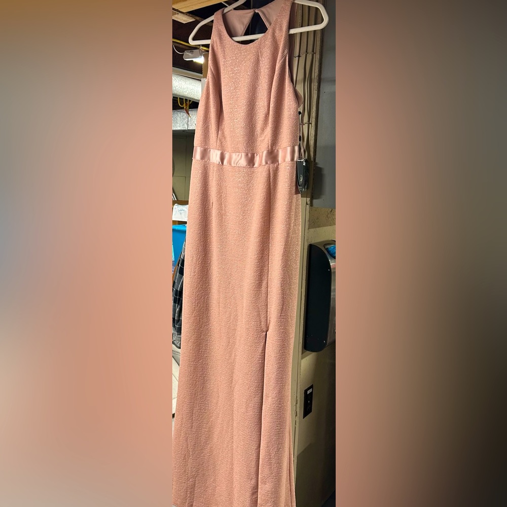 Beautiful classic dress for any formal/semiformal occasion!